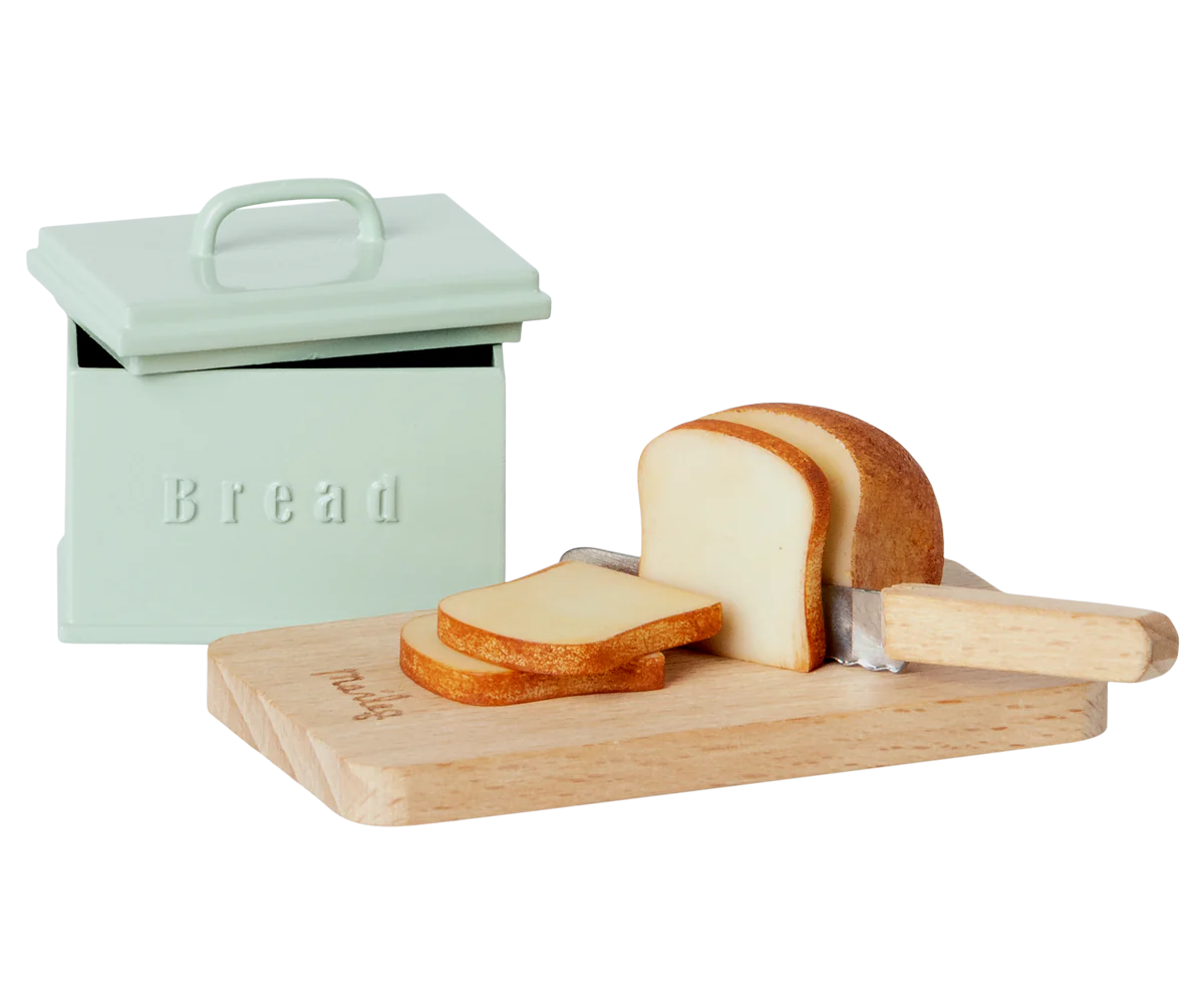 Bread box w. utensils, Miniature