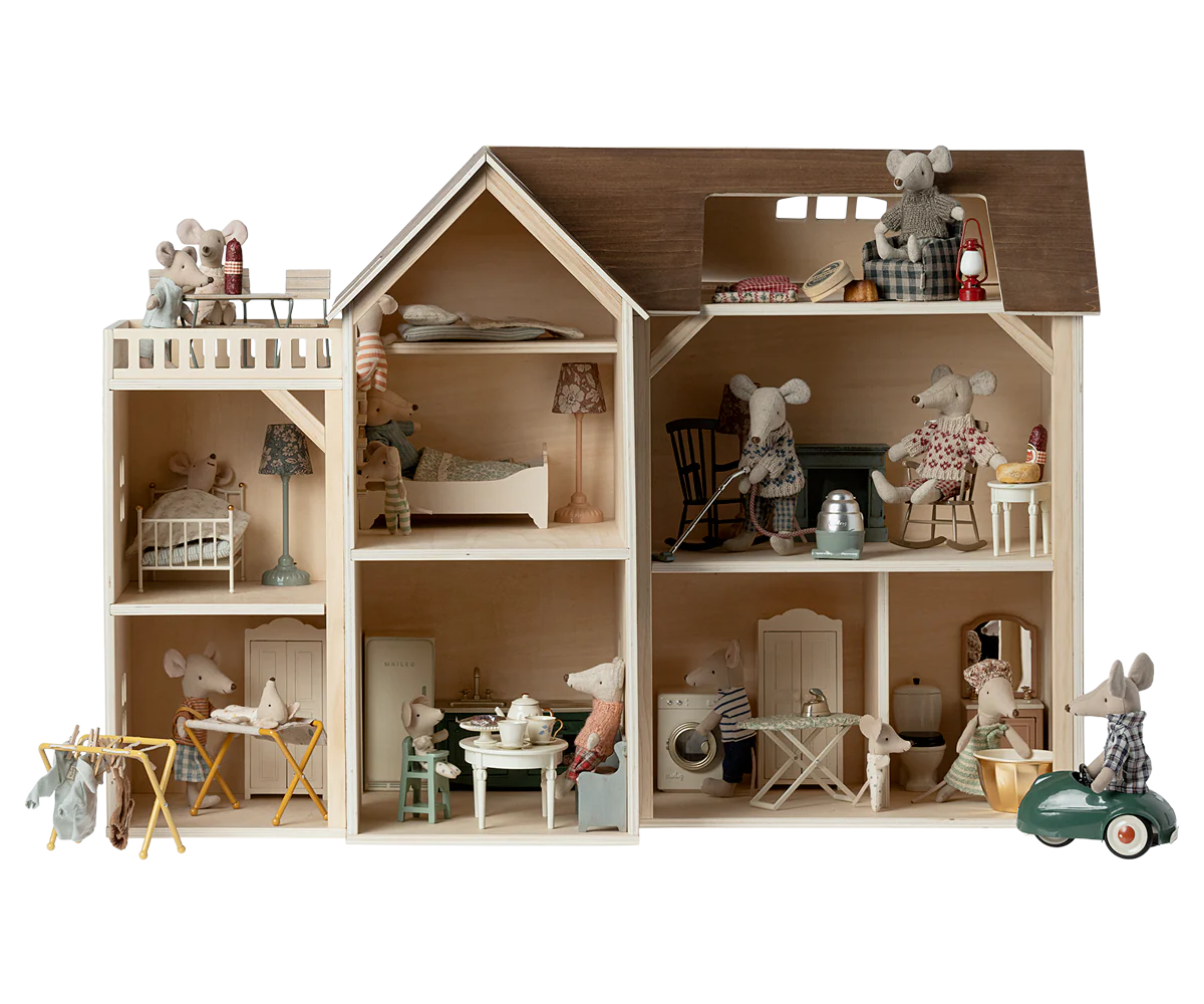 Mouse hole Farmhouse*