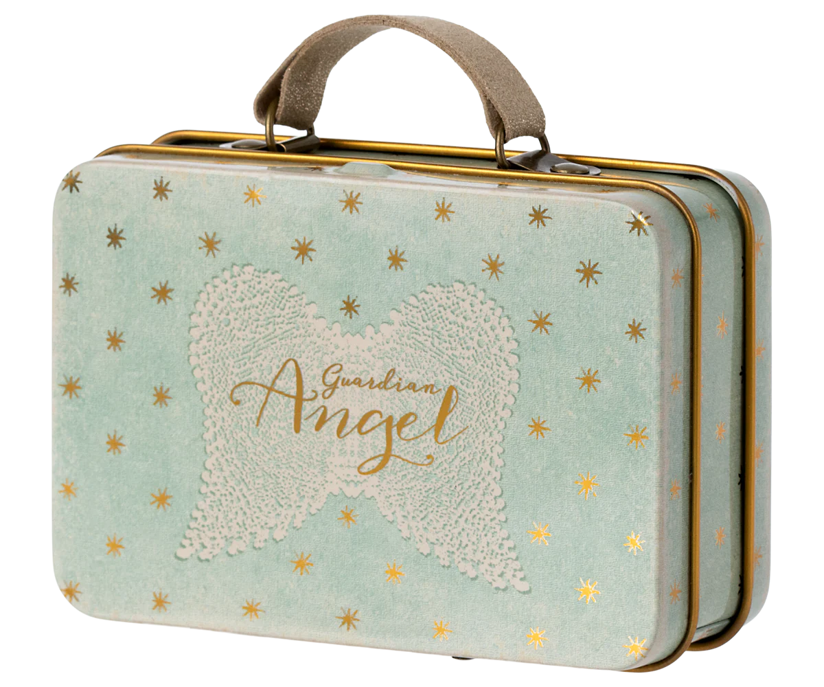 Angel mouse in suitcase, Little sister
