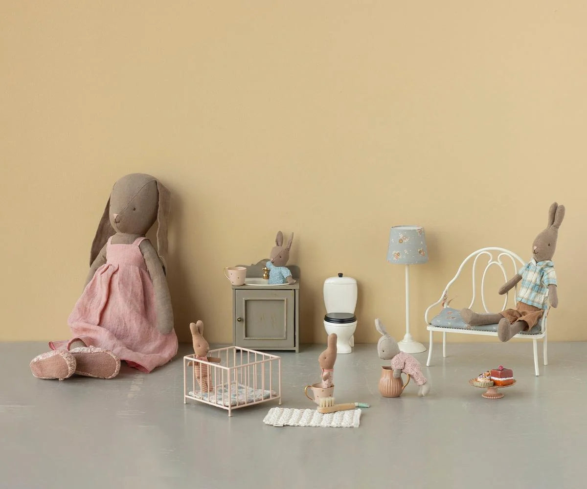 Miniature toilet