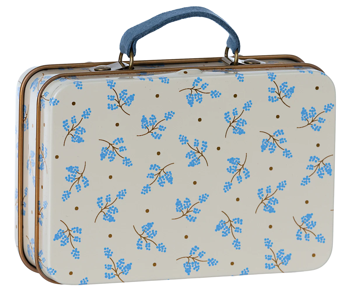 63075938 70240705 70466550
Suitcase, Small - Madelaine Blue