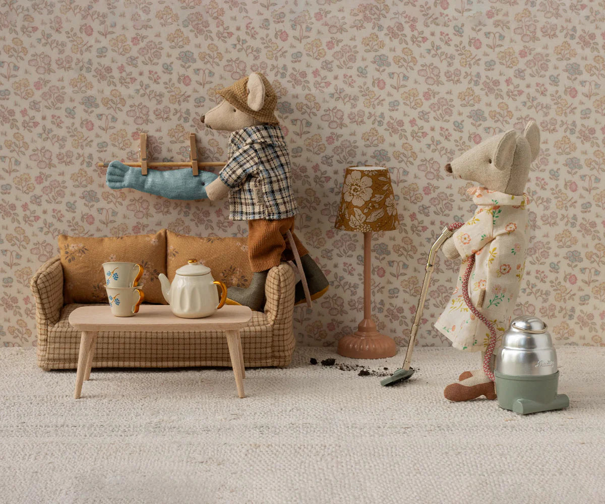 Coffee table, Mouse - Nature