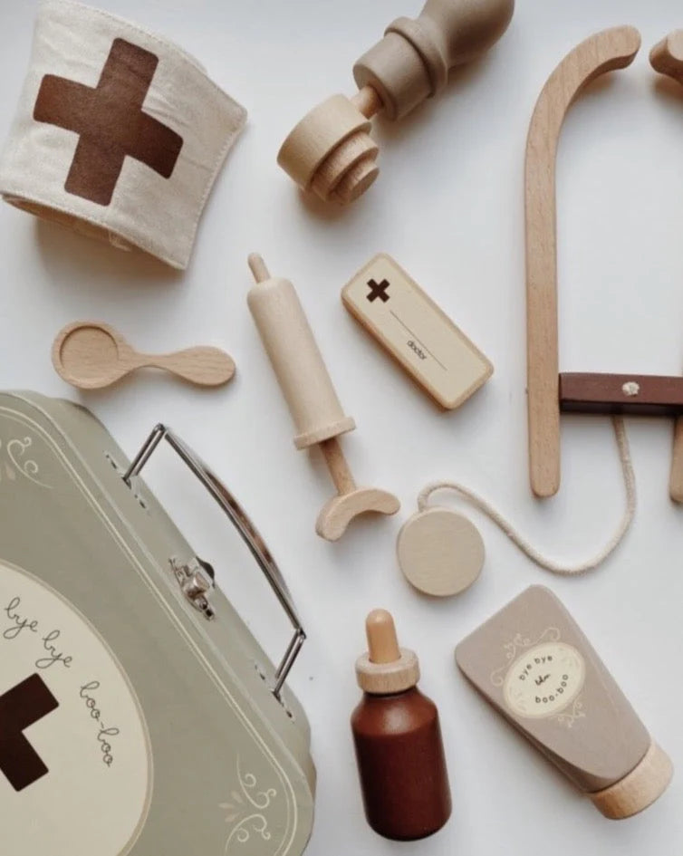 Konges Sløjd Wooden Doctor set