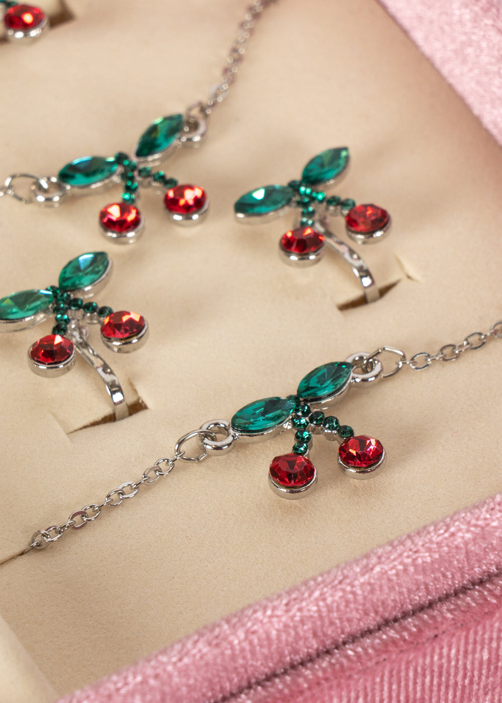 Konges Sløjd Jewellery Set Pink — official product photo 7