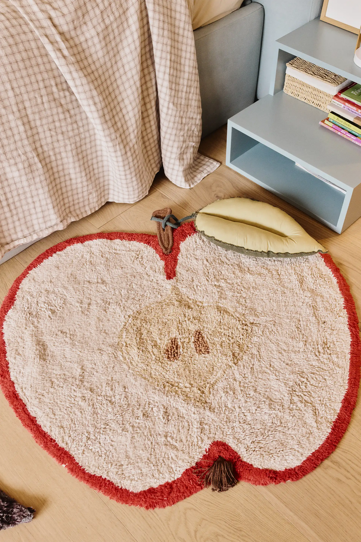 Lorena Canals Washable Rug Apple – styling and detail
