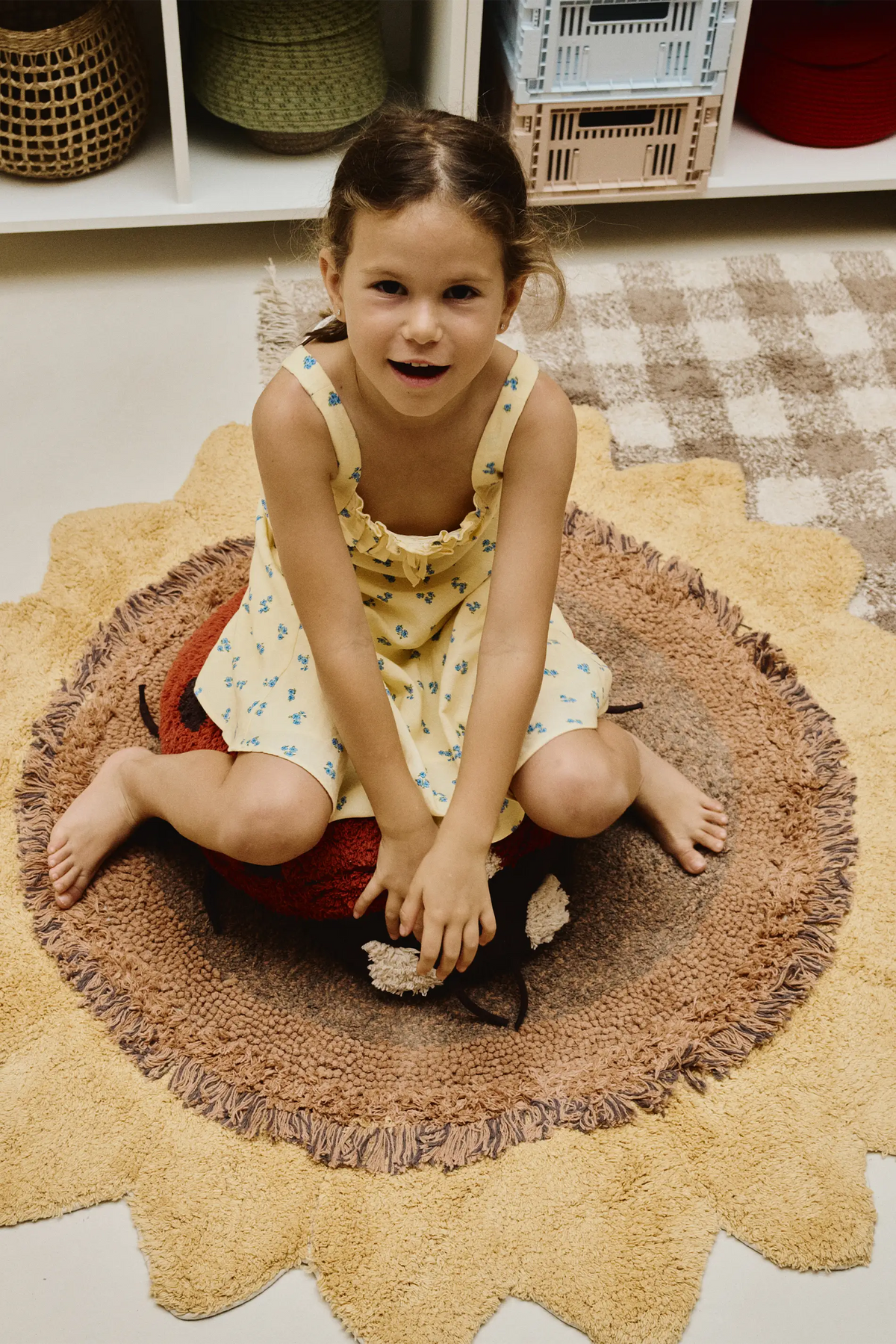 Lorena Canals Washable Rug Sunflower – styling and detail