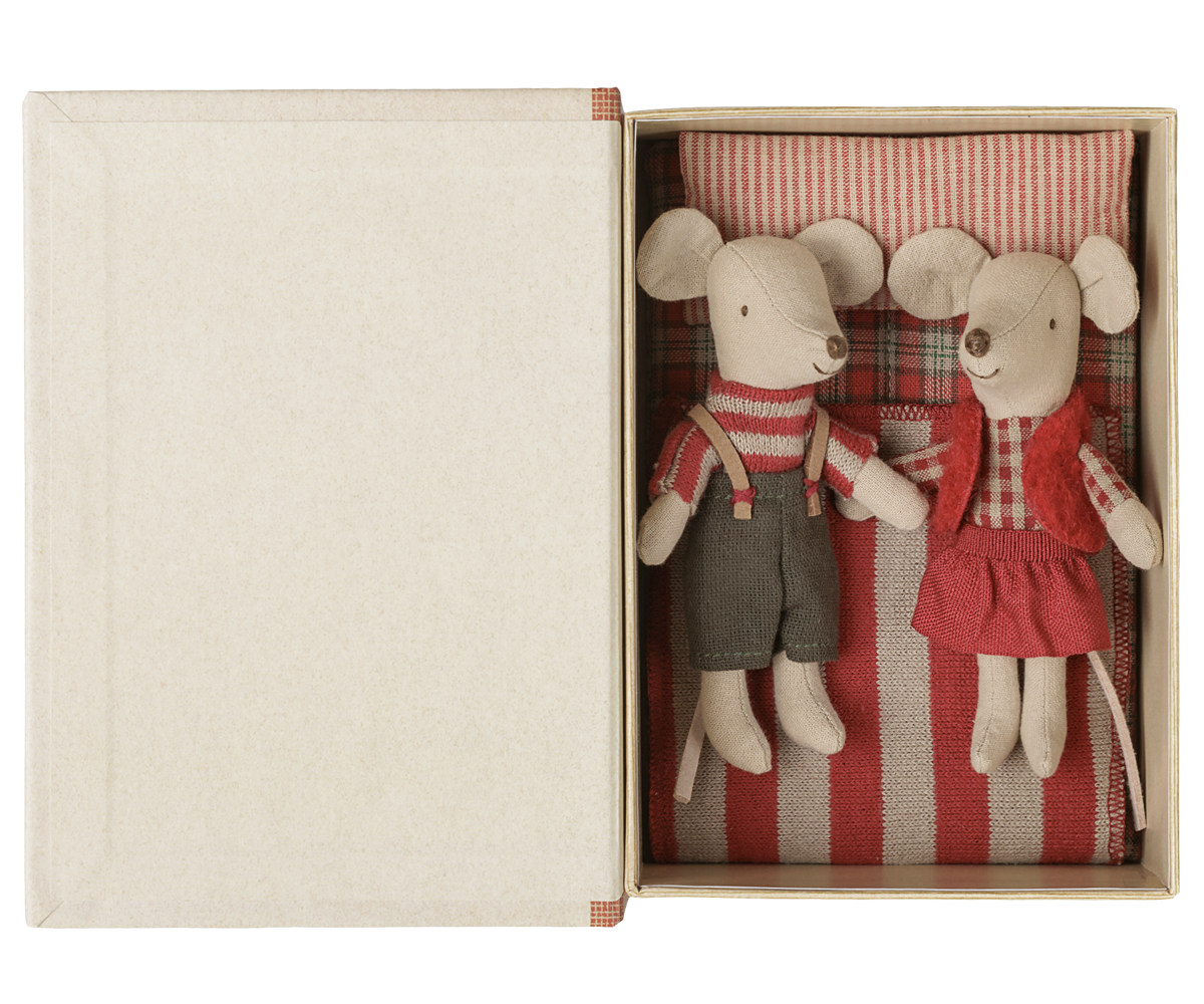 Maileg Christmas twin mice, Little sister and brother in book, view 4