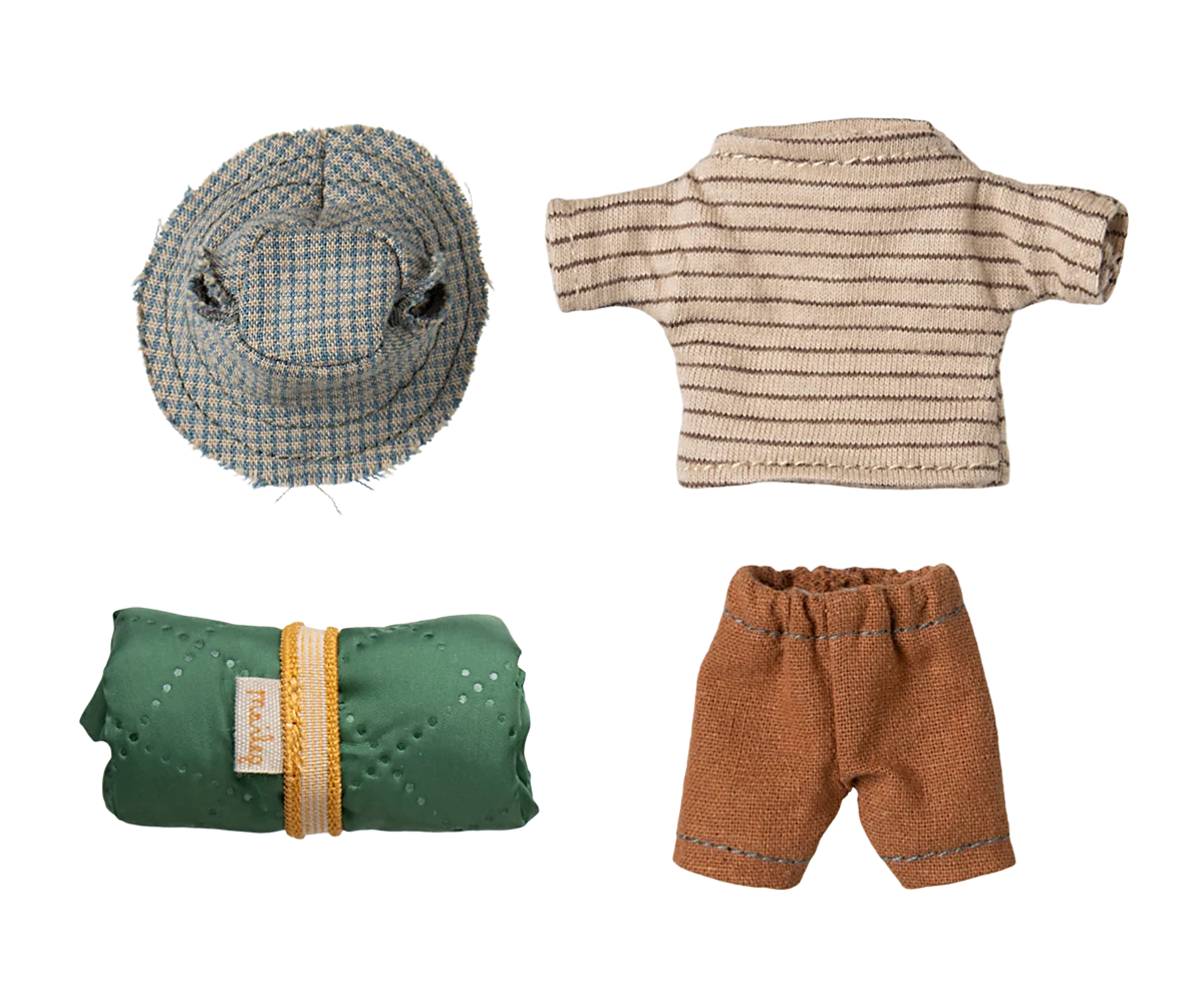 Maileg hiking mouse outfit with hat, striped shirt, sleeping bag and shorts