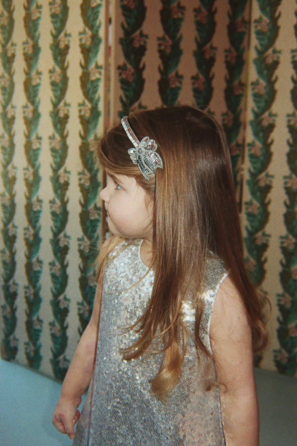 SEQUIN BOW HAIR BRACE - silver – view 2